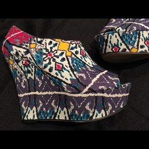 Outrageous Steve Madden Pumps